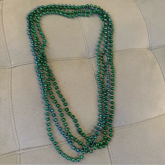 🎁 Bundle 4 Free! St. Patrick’s Day Themed Mardi Gras Beads Bundle - Picture 5 of 6